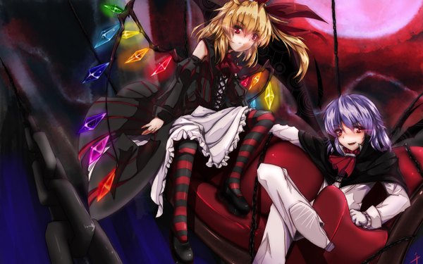 Anime picture 1280x800 with touhou flandre scarlet remilia scarlet dedeyong short hair blonde hair red eyes wide image multiple girls purple hair glowing glowing eye (eyes) girl thighhighs 2 girls detached sleeves wings chain cloak striped thighhighs