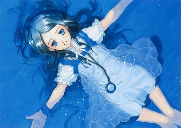 Anime picture 1076x763 with shiina yuu single long hair blue eyes black hair smile very long hair wet thigh gap partially submerged spread arms wet clothes afloat girl dress ribbon (ribbons) water white dress