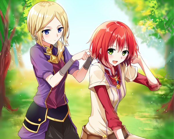 Anime picture 986x790 with akagami no shirayukihime studio bones shirayuki (akagami no shirayukihime) kiki (akagami no shirayukihime) tsuedzu long hair looking at viewer blush fringe short hair open mouth blue eyes blonde hair smile hair between eyes sitting multiple girls green eyes looking away sky