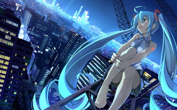 Anime picture 1680x1050 with vocaloid hatsune miku beek (artist) single blue eyes wide image sitting twintails bare shoulders ahoge very long hair barefoot aqua hair night legs city cityscape girl