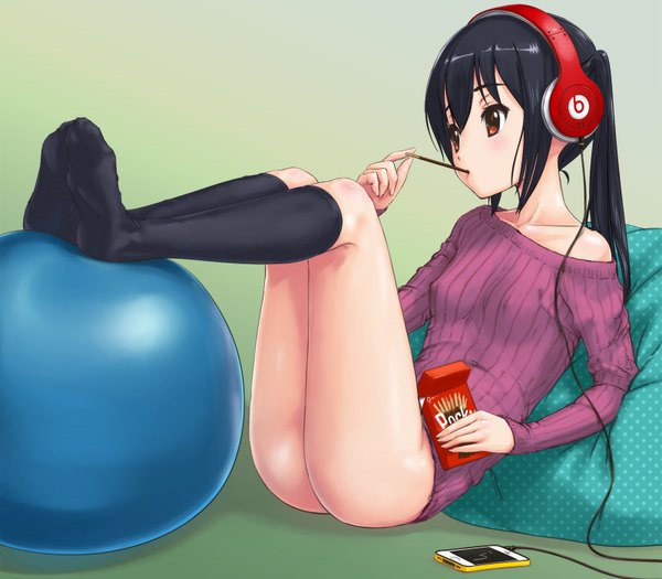 Anime picture 1600x1400 with k-on! kyoto animation nakano azusa rasukaru long hair light erotic black hair red eyes twintails ass no shoes girl socks sweets headphones pillow black socks sweater ball wire (wires)