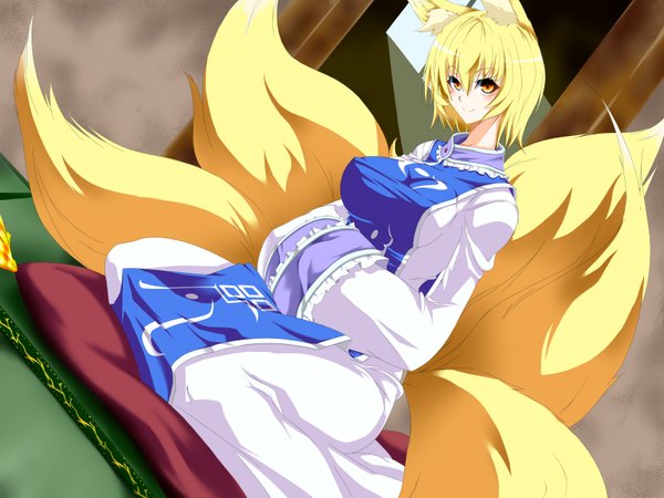 Anime picture 1600x1200 with touhou yakumo ran gigigi (artist) long hair blonde hair smile orange eyes fox ears fox tail fox girl multiple tails hands in sleeves girl