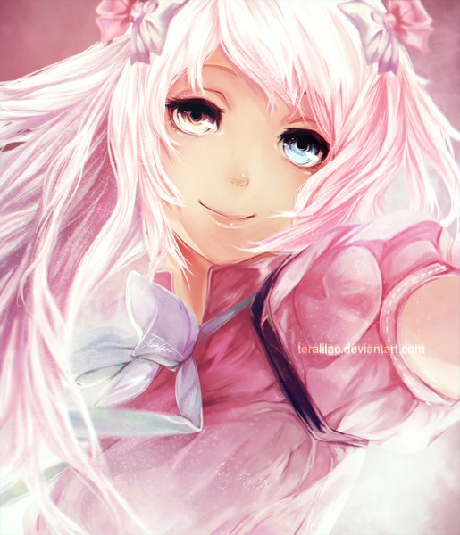 Anime picture 773x900 with teralilac single long hair tall image fringe blue eyes smile brown eyes pink hair heterochromia close-up girl bow hair bow