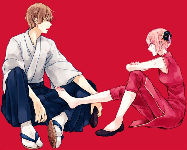 Anime picture 882x711 with gintama sunrise (studio) kagura (gintama) okita sougo urahara short hair open mouth simple background brown hair sitting pink hair traditional clothes japanese clothes profile barefoot hair bun (hair buns) chinese clothes crossed arms red background girl