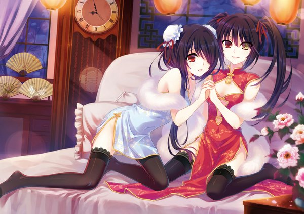Anime picture 1000x706 with date a live tokisaki kurumi gururu long hair looking at viewer fringe black hair red eyes sitting multiple girls yellow eyes hair over one eye hair bun (hair buns) no shoes heterochromia holding hands chinese clothes dual persona uneven twintails girl