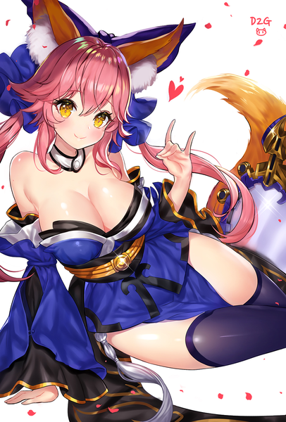 Anime picture 986x1455 with fate (series) fate/extra tamamo (fate) (all) tamamo no mae (fate) ttaji (pass35) single long hair tall image blush fringe breasts light erotic simple background smile hair between eyes large breasts white background twintails animal ears yellow eyes
