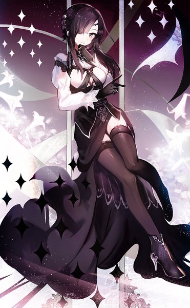 Anime picture 1000x1618 with original juexing (moemoe3345) single tall image looking at viewer blush fringe short hair black hair smile bare shoulders payot full body bent knee (knees) hair over one eye grey eyes high heels zettai ryouiki victory shiny clothes