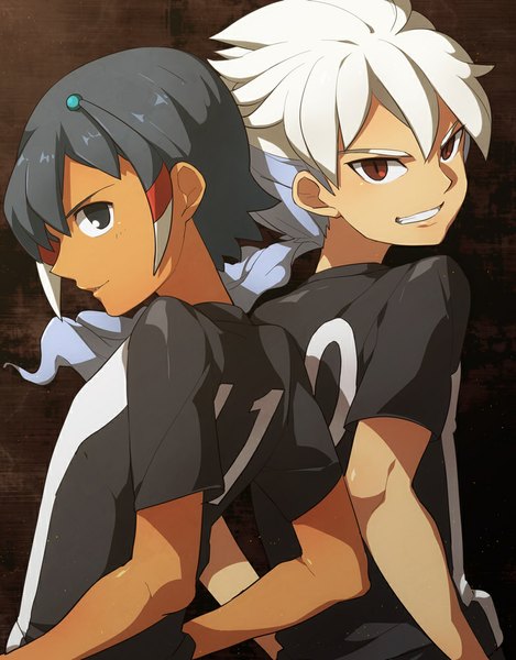 Anime picture 800x1022 with inazuma eleven inazuma eleven go shuu (inazuma eleven) hakuryuu (inazuma eleven) yamaki suzume long hair tall image looking at viewer short hair black hair smile red eyes blue hair white hair profile multicolored hair black eyes two-tone hair dark skin hands on hips