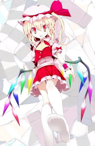 Anime picture 1025x1564 with touhou flandre scarlet oouso (usotsukiya) single tall image short hair blonde hair red eyes one side up girl thighhighs dress skirt white thighhighs wings bonnet skirt set
