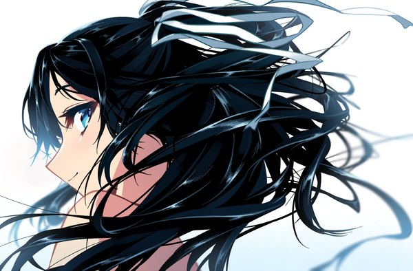 Anime-Bild 1650x1084 mit kantai collection katsuragi aircraft carrier blew andwhite single long hair looking at viewer fringe blue eyes black hair simple background smile white background bare shoulders ponytail looking back wind portrait girl ribbon (ribbons) hair ribbon