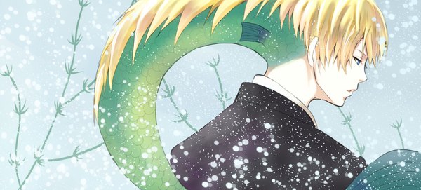 Anime picture 2000x906 with gyagu manga biyori fish takenaka kokono0824 single highres short hair blue eyes blonde hair wide image tail profile from behind snowing winter boy