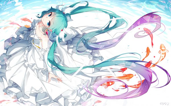 イラスト 1650x1031 と ボーカロイド 初音ミク 千夜qys3 ソロ カメラ目線 赤面 青い目 笑顔 wide image 立つ ツインテール 肩出し アホ毛 very long hair aqua hair gradient hair spread arms 女の子 ドレス 動物