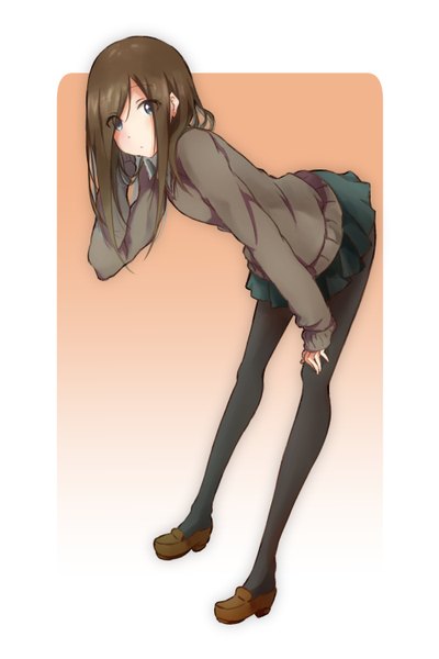 Anime picture 1000x1500 with original pachi (sugiyama0306) single long hair tall image looking at viewer blush fringe blue eyes brown hair standing full body hair over one eye leaning leaning forward gradient background border hand on knee brown background girl