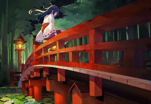 Anime picture 1000x694 with original yasumo (kuusouorbital) single long hair fringe black hair sitting traditional clothes japanese clothes profile wind wide sleeves miko girl flower (flowers) tree (trees) forest bridge water lily pond
