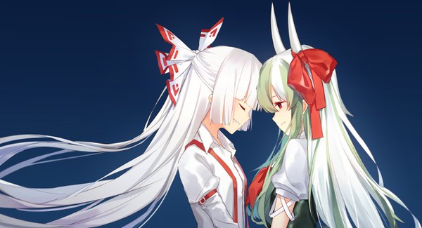 Anime picture 2761x1500 with touhou fujiwara no mokou kamishirasawa keine ex-keine ginryuu long hair fringe highres simple background red eyes wide image multiple girls payot upper body white hair blunt bangs eyes closed profile horn (horns) floating hair