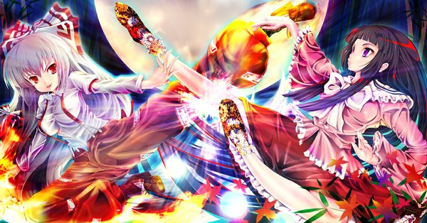 Anime picture 1143x600 with touhou fujiwara no mokou houraisan kaguya teruru long hair black hair red eyes wide image purple eyes multiple girls silver hair battle girl bow 2 girls hair bow leaf (leaves) moon pants