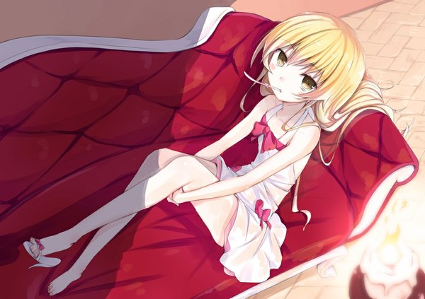 Anime picture 1000x706 with bakemonogatari oshino shinobu mirai (macharge) single long hair looking at viewer blush blonde hair sitting bare shoulders yellow eyes barefoot from above girl dress couch fire sandals candle (candles)