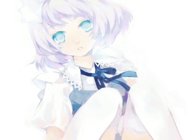 Anime picture 1024x768 with touhou izayoi sakuya maruko single fringe short hair simple background white background sitting purple hair bent knee (knees) aqua eyes maid pale skin girl thighhighs ribbon (ribbons) white thighhighs headdress maid headdress