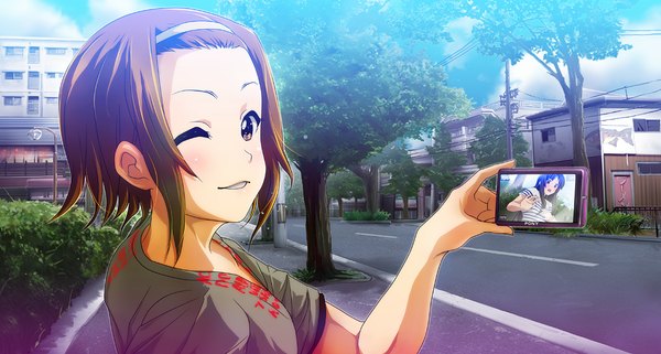 Anime picture 1165x625 with k-on! kyoto animation tainaka ritsu 71 short hair brown hair wide image brown eyes upper body outdoors one eye closed wink street girl plant (plants) tree (trees) hairband building (buildings) phone camera