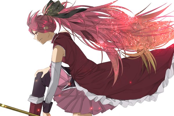 Anime picture 990x660 with mahou shoujo madoka magica shaft (studio) sakura kyouko gori single simple background red eyes white background bare shoulders holding looking away pink hair bent knee (knees) ponytail profile pleated skirt multicolored hair teeth glowing gradient hair