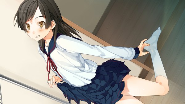 Anime picture 1280x720 with ima sugu onii-chan ni imouto da tte iitai! kanzaki miku akinashi yuu long hair blush black hair smile wide image brown eyes game cg girl skirt miniskirt socks serafuku white socks