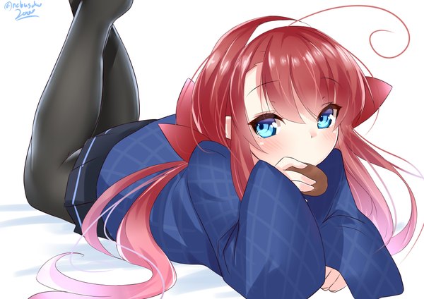 Anime picture 2121x1500 with kantai collection kawakaze (kantai collection) nebusoku single long hair blush fringe highres blue eyes simple background hair between eyes white background signed looking away bent knee (knees) red hair lying long sleeves close-up on stomach