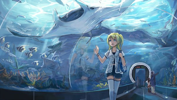 Anime picture 1091x617 with original d.b.spark long hair open mouth blue eyes blonde hair wide image multiple girls girl thighhighs skirt white thighhighs 3 girls bag fish (fishes) child (children) aquarium coral turtle stingray
