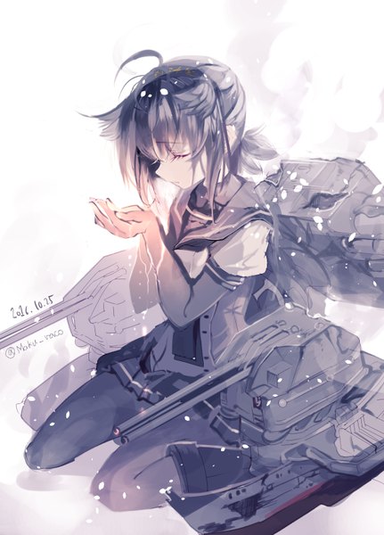Anime picture 620x862 with kantai collection hatsuzuki destroyer chou-10cm-hou-chan cis (carcharias) single tall image fringe short hair black hair simple background hair between eyes signed ahoge ponytail eyes closed profile pleated skirt short sleeves kneeling dated