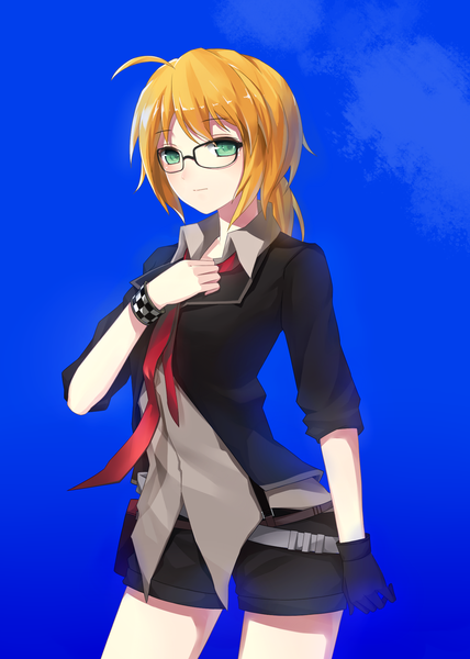 Anime picture 1448x2030 with fate (series) fate/stay night studio deen type-moon artoria pendragon (all) saber tagme (artist) single tall image blush fringe short hair simple background blonde hair smile green eyes ponytail blue background girl gloves