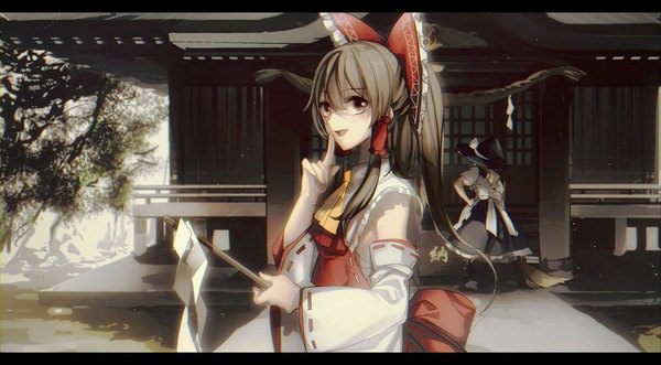 Anime picture 1023x566 with touhou hakurei reimu kirisame marisa no-kan long hair looking at viewer fringe open mouth blonde hair hair between eyes brown hair wide image multiple girls brown eyes traditional clothes japanese clothes from behind hand on hip finger to mouth letterboxed