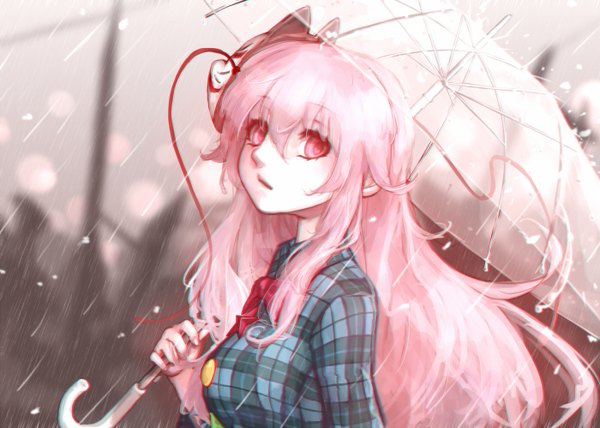 Anime picture 1400x1000 with touhou hata no kokoro bankyuu (hoshibuchi) single long hair looking at viewer fringe breasts open mouth blue eyes holding pink hair outdoors pink eyes rain mask on head transparent umbrella girl water bowtie