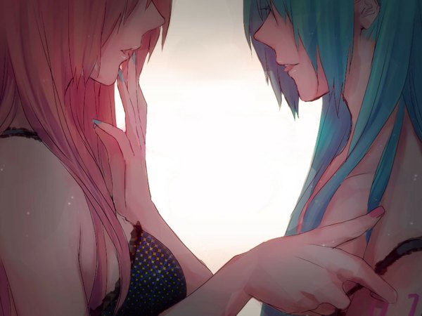 Anime picture 1024x768 with vocaloid hatsune miku megurine luka mdk (m-kuri) long hair open mouth light erotic simple background smile white background bare shoulders multiple girls pink hair nail polish parted lips profile lips aqua hair grey background tattoo