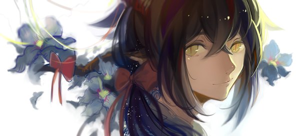 Anime picture 2239x1021 with original longyu single long hair looking at viewer fringe highres black hair smile hair between eyes wide image white background yellow eyes face slit pupils boy flower (flowers) bow hair bow