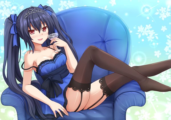 Anime picture 1337x945 with choujigen game neptune noire kazenokaze single long hair blush fringe breasts open mouth light erotic black hair smile red eyes large breasts twintails bare shoulders holding bent knee (knees) pantyshot thighs