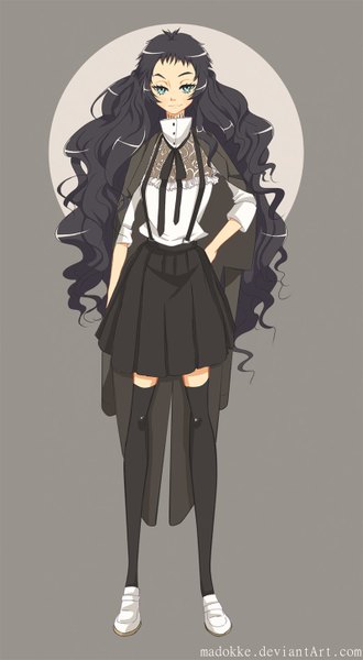Anime picture 800x1452 with original nebeskaa single long hair tall image looking at viewer black hair smile very long hair pleated skirt aqua eyes grey hair grey background hand on hip wavy hair girl thighhighs skirt black thighhighs shirt