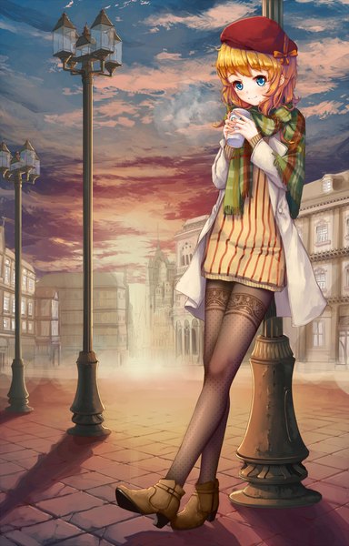 Anime picture 1500x2344 with original fangxiang cuoluan single tall image blush short hair blue eyes blonde hair sky cloud (clouds) shadow evening sunset girl pantyhose shoes scarf building (buildings) beret coat