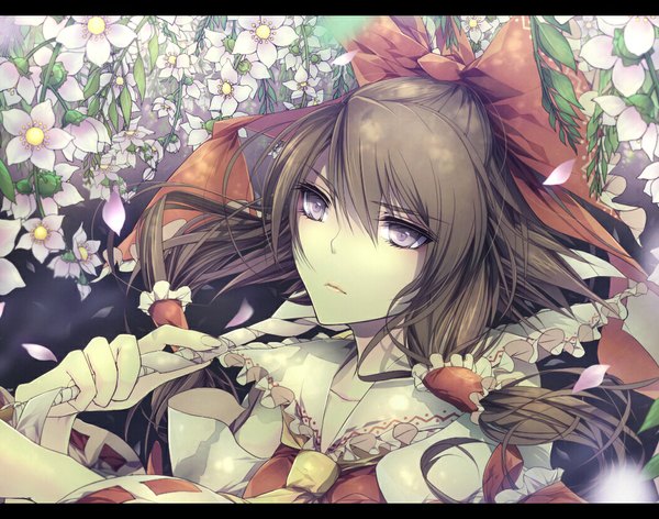 Anime picture 1050x827 with touhou hakurei reimu nai kitsu (artist) single short hair brown hair purple eyes traditional clothes letterboxed miko girl flower (flowers) bow hair bow detached sleeves petals