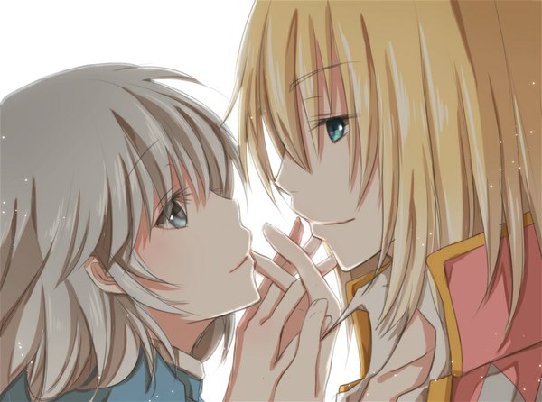 Anime picture 908x675 with howl's moving castle studio ghibli howl sophie hatter hiro (hirohiro31) fringe short hair blue eyes blonde hair simple background smile white background profile lips grey hair grey eyes holding hands face to face eye contact girl