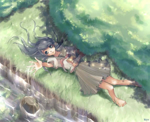 Anime picture 1024x836 with tagme (copyright) tagme (artist) single long hair looking at viewer fringe black hair holding full body bent knee (knees) outdoors lying parted lips pleated skirt barefoot from above grey eyes outstretched arm nature girl