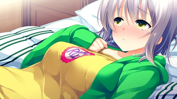 Anime picture 1280x720 with ichiban janakya dame desu ka? (game) single blush short hair wide image green eyes looking away game cg white hair lying girl bed