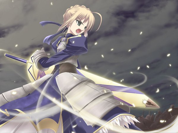 Anime picture 1024x768 with fate (series) fate/stay night studio deen type-moon artoria pendragon (all) saber satomi single short hair open mouth blonde hair green eyes looking away ahoge wallpaper girl weapon sword armor armored dress
