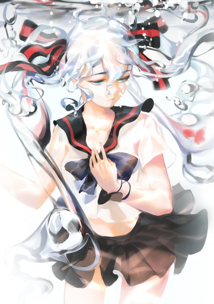 イラスト 2480x3507 と ボーカロイド 初音ミク ボトルミク qidai ソロ 長髪 長身像 前髪 highres hair between eyes ツインテール looking away white hair aqua eyes underwater liquid hair 女の子 スカート 制服 リボン