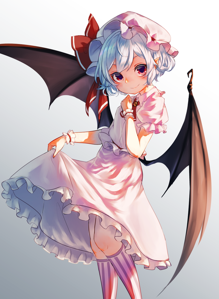 Anime picture 982x1338 with touhou remilia scarlet pyonsuke (pyon2 mfg) single tall image looking at viewer fringe short hair smile red eyes holding blue hair bent knee (knees) pointy ears puffy sleeves gradient background bat wings girl bow wings
