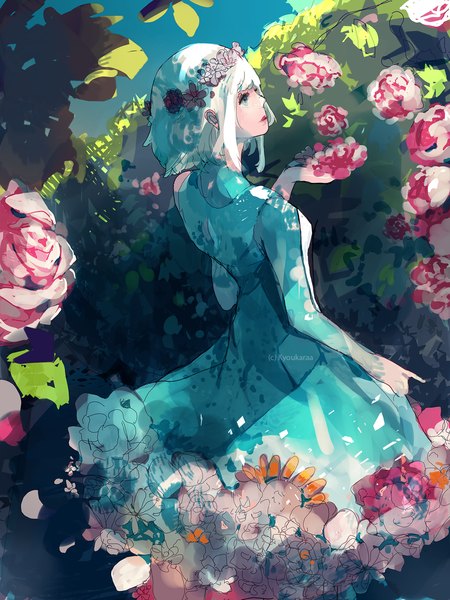 Anime picture 1000x1333 with original kyoukaraa single tall image looking at viewer fringe short hair blue eyes white hair hair flower sunlight girl dress hair ornament flower (flowers) rose (roses) blue dress wreath