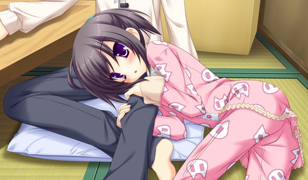 Anime picture 1024x600 with koiiro soramoyou (game) itou mikoto lucie blush short hair black hair wide image purple eyes game cg loli girl pajamas