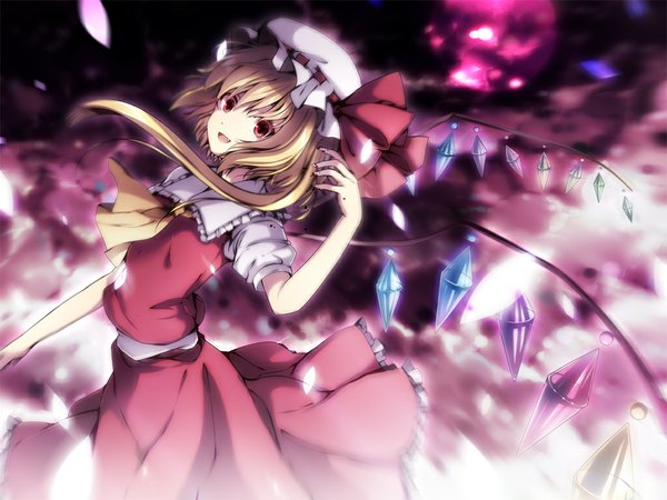 Anime picture 1024x768 with touhou flandre scarlet 6u (eternal land) single looking at viewer short hair open mouth blonde hair red eyes fang (fangs) one side up girl skirt hat wings bonnet skirt set crystal ascot