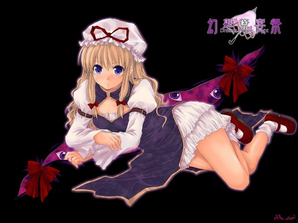 Anime picture 1600x1200 with touhou yakumo yukari single long hair looking at viewer fringe blue eyes blonde hair payot full body long sleeves bare legs black background crossed arms reclining girl hat socks shoes white socks