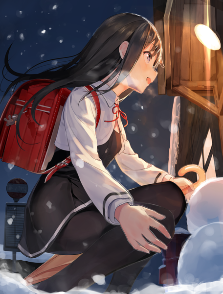 Anime picture 1142x1500 with kantai collection asashio destroyer nanotaro single long hair tall image blush fringe open mouth black hair hair between eyes purple eyes holding looking away bent knee (knees) outdoors long sleeves profile wind night