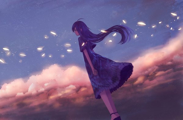 Anime picture 1377x905 with original bounin single long hair fringe standing looking away sky purple hair cloud (clouds) ahoge profile wind night from below short sleeves dutch angle night sky twilight girl