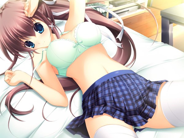 Anime picture 1600x1200 with kiss to maou to darjeeling yashiro tsubasa long hair blue eyes light erotic brown hair game cg girl thighhighs white thighhighs bed